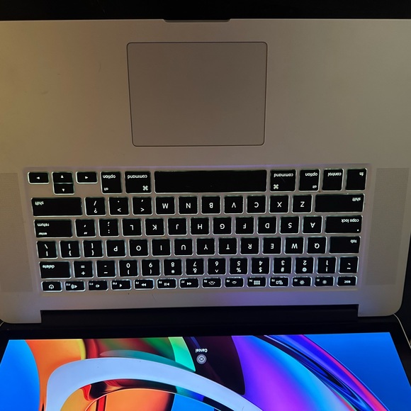 Apple MacBook Pro - Picture 5 of 6